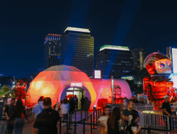 POP MART Hadirkan Pameran MEGA SPACE MOLLY: Hello Moon di Jakarta