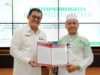 Ustaz Das’ad Latief Terima Piagam Taxpayer Charters dari Kanwil DJP Sulselbartra