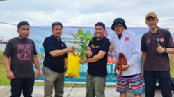 Aksi Jalanan Seruan Selamatkan Hutan dari Api di Center Point of Indonesia