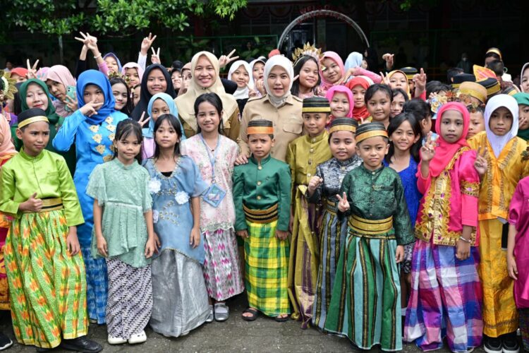 Wakil Wali Kota Makassar Rayakan Hari Guru Bersama Murid dan Pendidik Se Kecamatan Ujung Pandang
