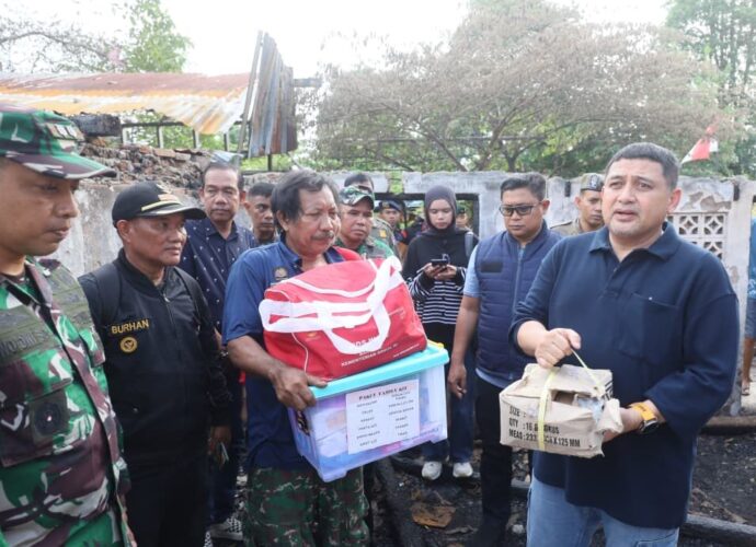 Wali Kota Makassar Bawa Langsung Bantuan ke Lokasi Kebakaran Tallo