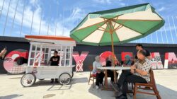 Pemkot Makassar Percantik Gerobak Pedagang Pisang Epe di Losari