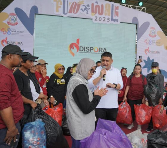 Pemkot Gaungkan Gaya Hidup Sehat dan Peduli Lingkungan di Makassar Funwalk 2025