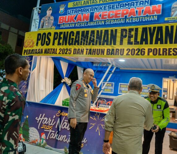 Kapolres dan Forkopimda Pinrang Tinjau Misa Malam Natal di Gereja dan Pos Pam Nataru