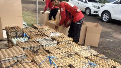 PMI Kirim Telur Asin untuk Pengungsi Korban Banjir di Sumatera dan Aceh