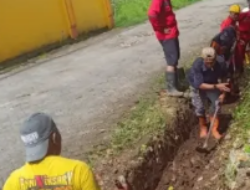 Hadapi Dampak Curah Hujan Ekstrem, Kecamatan Biringkanaya Turunkan Satgas Bersihkan Saluran Air