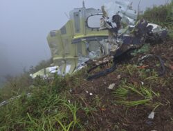 Kepingan Jendela hingga Ekor Pesawat ATR 42-500 Ditemukan di Gunung Bulusaraung