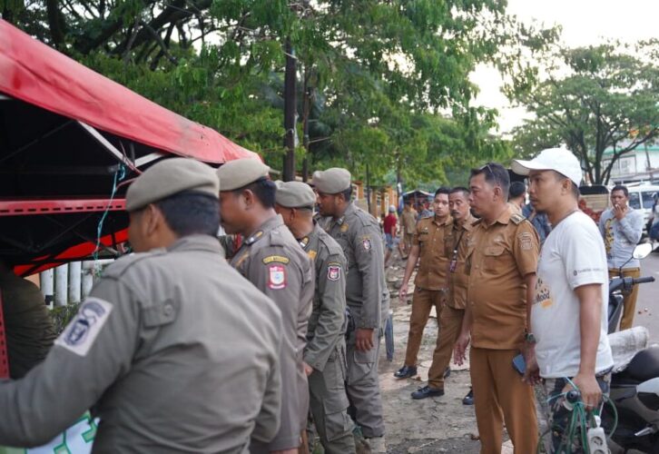 Kembalikan Fungsi Trotoar, Pemerintah Kecamatan Biringkanaya Tertibkan PKL