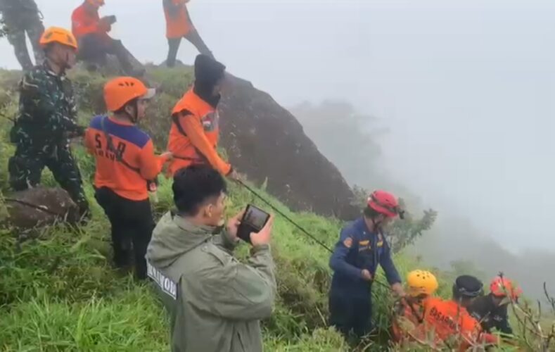 Korban Kecelakaan Pesawat ATR 42-500 Mulai Ditemukan SAR Gabungan