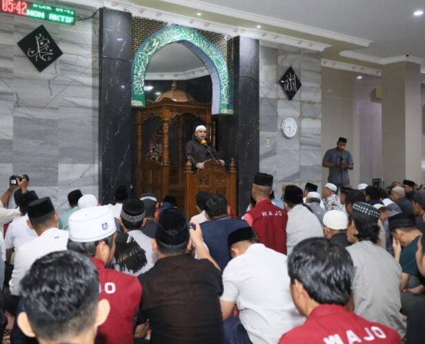 Subuh Bersama Warga di Masjid Darun Naim, Munafri Serukan Ramadan Bersih, Tertib, dan Khusyuk