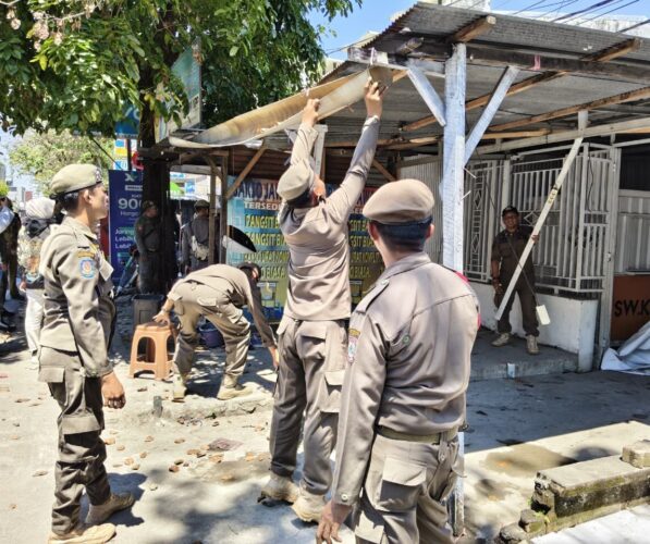 Bertahun-tahun Gunakan Fasum dan Drainase, 27 Lapak PKL di Tiga Kelurahan Direlokasi