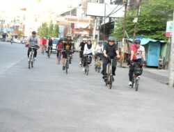 Sambil Bersepeda, Appi Pantau Jumat Bersih di Dua Kecamatan 
