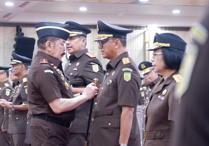 Sila Haholongan Pulungan Dilantik Jadi Kajati Sulsel Gantikan Didik Farkhan Alisyahdi