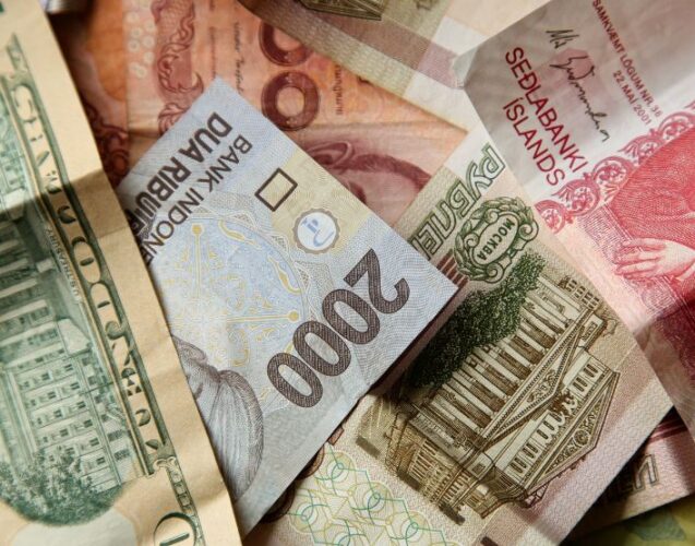 Rupiah Kian Tertekan, Dolar AS Sentuh Level Rp17.600