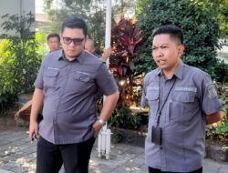 Konser di TSM Makassar Membludak, Petugas Parkir Kewalahan Tata Kendaraan