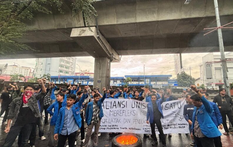 Mahasiswa Unismuh Makassar 'Gedor' Pemerintah, Soroti Kesenjangan Ekonomi hingga Pendidikan