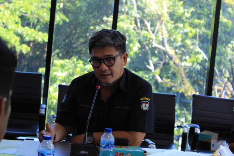 Perumda Parkir Makassar Lakukan Aksi Bersih-bersih Area Anjungan Jelang Peluncuran Sistem Digital
