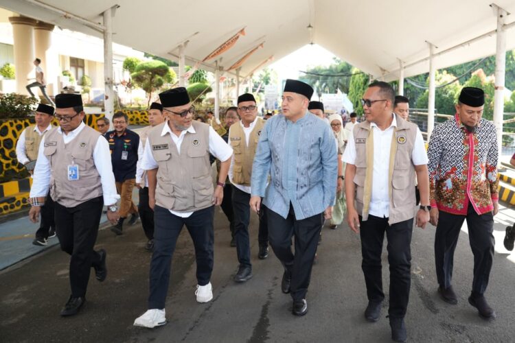 Appi Dampingi Menhaj RI Sambut Kepulangan Jemaah Haji Makassar