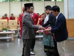 Rektor Unhas Lantik 23 Pejabat Baru dan Kukuhkan Guru Besar