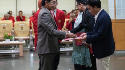 Rektor Unhas Lantik 23 Pejabat Baru dan Kukuhkan Guru Besar