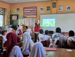 Mahasiswi Ilmu Kelautan Unhas Laksanakan Program Kerja Edukasi di SD Negeri 10 Lembang