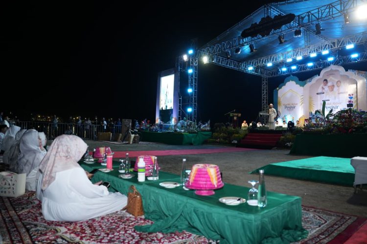 Antusias Masyarakat Hadiri Maulid Akbar Pesisir Makassar