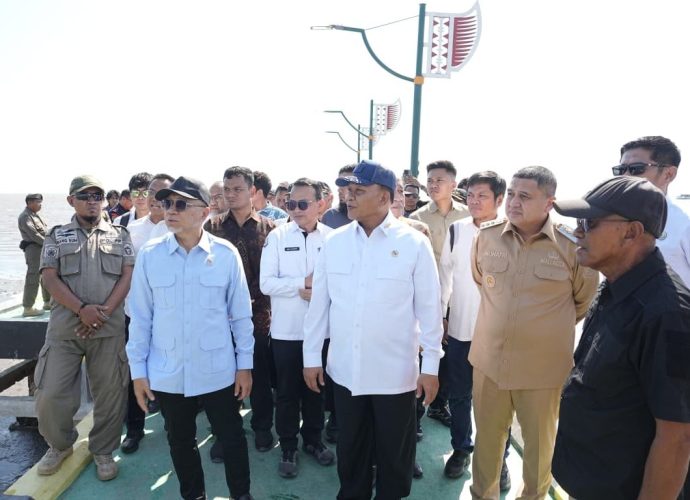 Appi Dampingi Zulkifli Hasan Monitoring Pembangunan Kampung Nelayan Merah Putih Untia