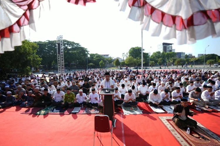 Hadapi Kemarau Panjang, Pemkot Makassar Bersama Warga Gelar Salat Istisqa di Masjid Al Markaz