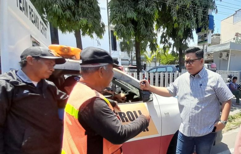 Perumda Parkir Tertibkan Parkiran Depan Samsat