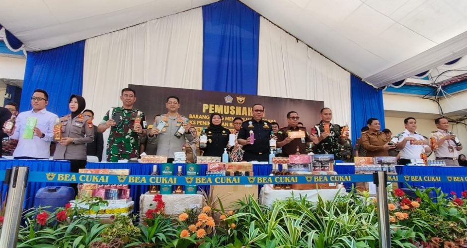 Bea Cukai Makassar Musnahkan Jutaan Batang Rokok Ilegal Hingga iPhone