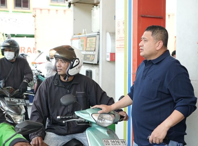 Pantau Antrean BBM dan Dengar Keluhan Warga, Appi Minta Pertamina dan Bos SPBU Bergerak Cepat Berikan Solusi