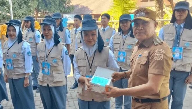Andi Asdhar Kukuhkan Anggota Paskibraka Kepulauan Sangkarrang