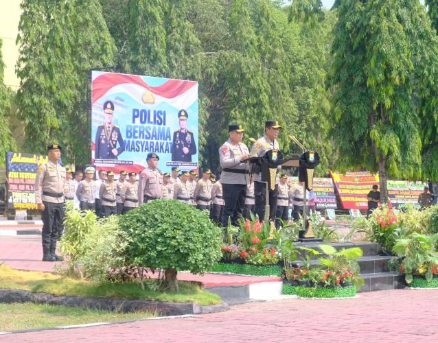 Serah Terima Pataka Pallawa Lipu Tandai Pergantian Kepemimpinan di Polda Sulsel